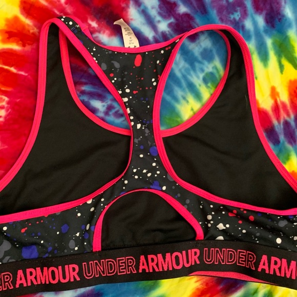 Girls Nike Tee and Under Armour Sports Bra - Picture 4 of 5